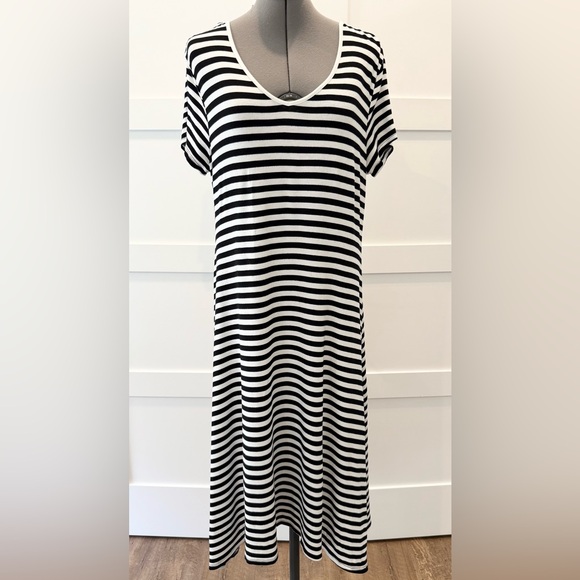 Chico's Short Sleeve Black & White Striped Midi Dress with Tie Back Size 1 (M) - Picture 1 of 6